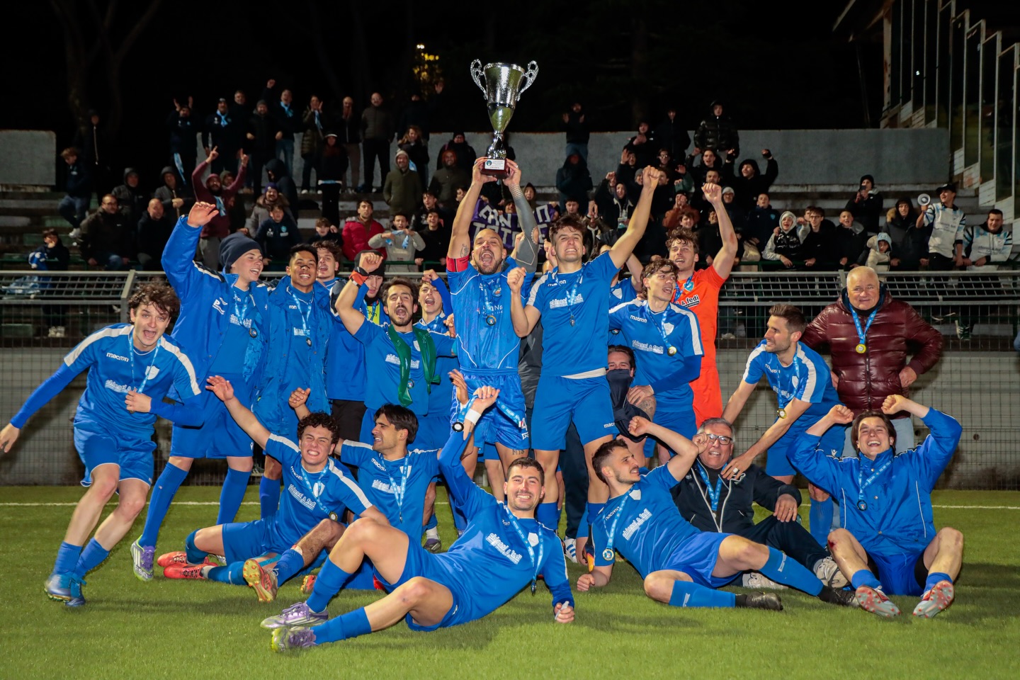 Ideal Club Incisa celebrating their cup victory